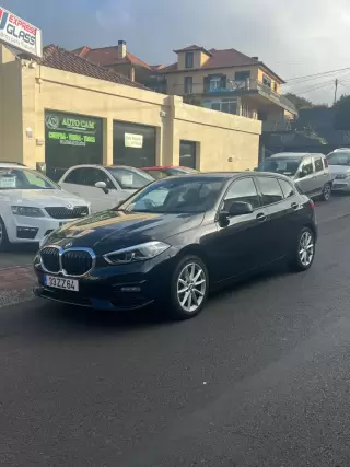 BMW 116 d Line Sport Auto — fotografia 1