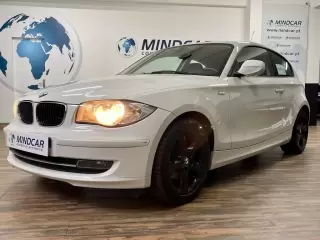 BMW 118 d Line Sport — fotografia 1
