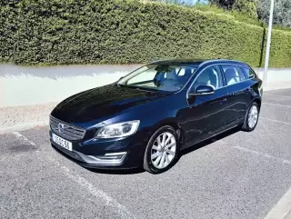 Volvo V60 2.0 D4 Summum — fotografia 1