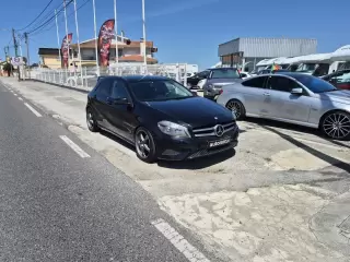 Mercedes-Benz A 180 d AMG Line — fotografia 1
