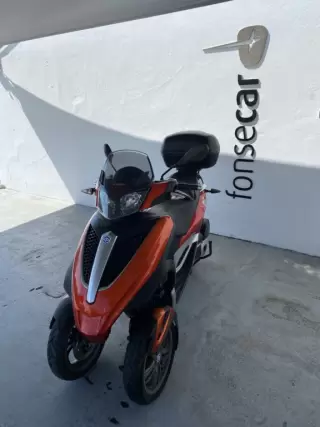Piaggio MP3 300 — fotografia 1