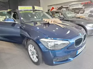 BMW 118 d xDrive — fotografia 1