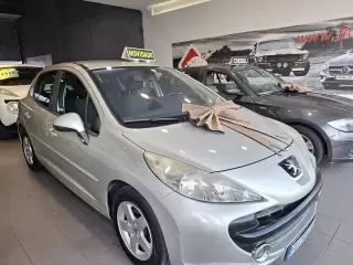 Peugeot 207 1.4 16V Sport — fotografia 1