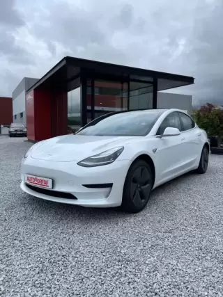 Tesla Model 3 Standard Range Plus RWD — fotografia 1