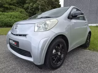 Toyota iQ 1.0 VVT-i Essential+AC — fotografia 1