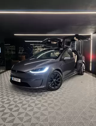 Tesla Model X LONG RANGE AWD — fotografia 1