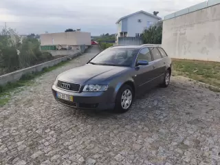 Audi A4 Avant Confortline — fotografia 1