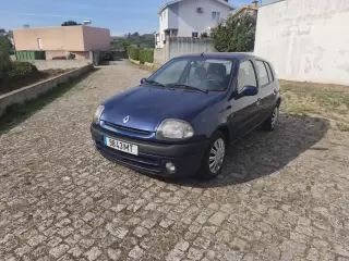 Renault Clio 1.9 D RN — fotografia 1