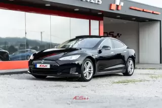 Tesla Model S 85 — fotografia 1
