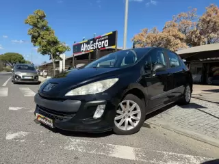 Peugeot 308 1.6 HDi Executive — fotografia 1