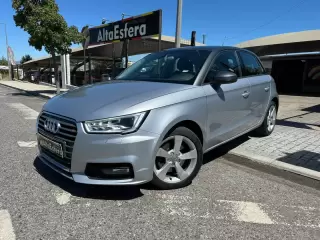 Audi A1 Sportback 1.6 TDI sport — fotografia 1