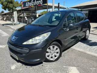Peugeot 207 1.4 HDi Trendy — fotografia 1