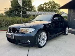 BMW 120 d Aut. Limited Edition Lifestyle c/ M Sport Pack — fotografia 1