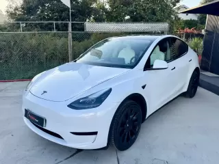 Tesla Model Y Long-Range RWD — fotografia 1