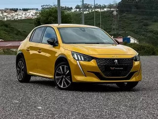 Peugeot 208 1.2 PureTech GT — fotografia 1