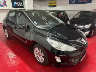 Peugeot 308 1.6 HDi Active J17 — fotografia 1