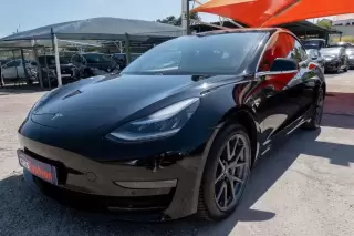 Tesla Model 3 Long-Range Dual Motor AWD — fotografia 1