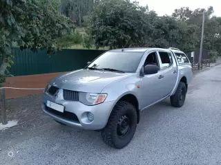 Mitsubishi L200 2.5 DI-D CD Invite 4WD — fotografia 1