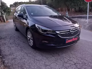 Opel Astra Sports Tourer 1.4 T Innovation S/S — fotografia 1