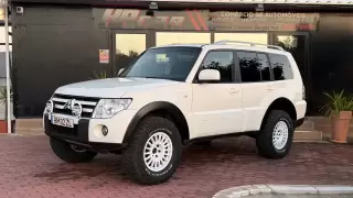Mitsubishi Pajero 3.2 DI-D Intense — fotografia 1