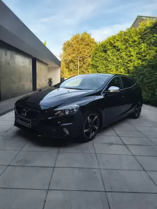 Volvo V40 1.6 D2 R-Design — fotografia 1