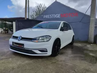 VW Golf 1.0 TSI — fotografia 1