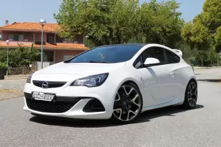 Opel Astra Coupe OPC — fotografia 1
