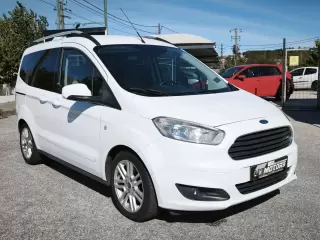 Ford Tourneo Courier 1.0 EcoBoost Titanium — fotografia 1