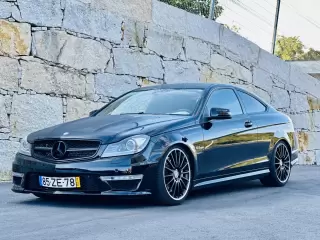 Mercedes-Benz C 63 AMG COUPE — fotografia 1