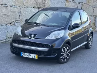 Peugeot 107 1.0 Trendy — fotografia 1