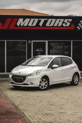 Peugeot 208 1.4 HDi Active — fotografia 1