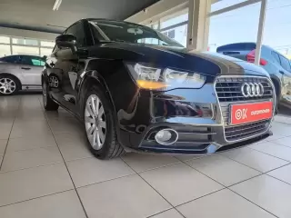 Audi A1 1.6 TDI Attraction — fotografia 1