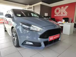 Ford Focus 2 0 Ecoboost St Mit Leder Sport Paket — fotografia 1
