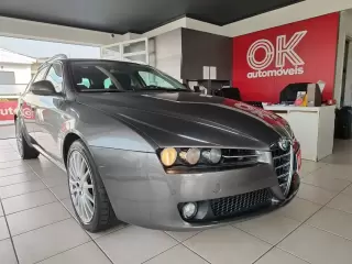 Alfa Romeo 159 Sportwagon 1.9 JTDm 16V Sportiva+ — fotografia 1