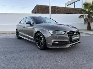 Audi A3 Limousine 1.6 TDI S-line — fotografia 1