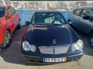 Mercedes-Benz C 220 C220 CDI — fotografia 1