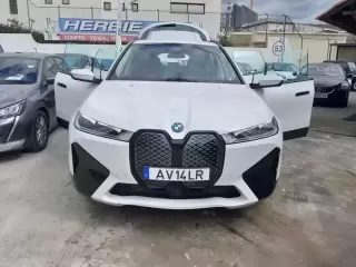 BMW iX xDrive 40 Pack Desportivo — fotografia 1
