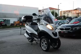 Piaggio MP3 300 LT — fotografia 1