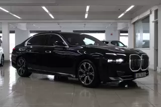 BMW 740 d xDrive Pack Desportivo M Pro — fotografia 1