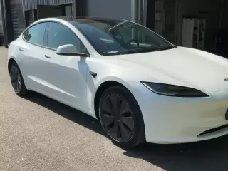Tesla Model 3 Standard Range — fotografia 1