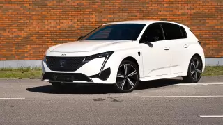 Peugeot 308 1.2 PureTech GT EAT8 — fotografia 1