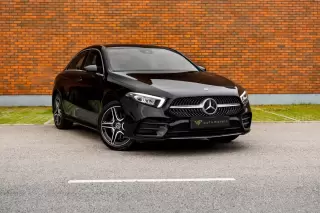 Mercedes-Benz A 250e Limousine AMG — fotografia 1