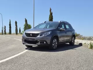 Peugeot 2008 PureTech 110 Stop&Start EAT6 Allure — fotografia 1