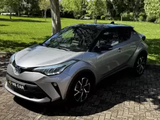 Toyota C-HR 1.8 Hybrid Square Collection — fotografia 1
