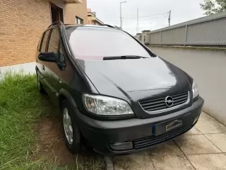 Opel Zafira 2.0 DTi Elegance — fotografia 1
