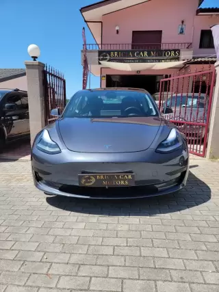 Tesla Model 3 Standard Range Plus RWD — fotografia 1