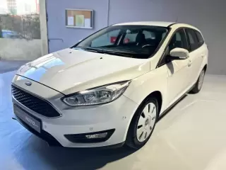 Ford Focus 1.0 EcoBoost Business — fotografia 1