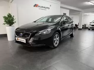 Volvo V40 1.6 D2 Eco Momentum — fotografia 1