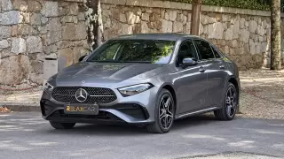 Mercedes-Benz A 250 Limousine e 8G-DCT AMG Line — fotografia 1