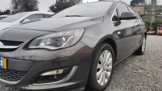 Opel Astra Sports Tourer 1.6 CDTi Excite S/S — fotografia 1